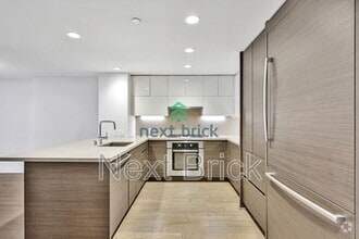Building Photo - 588 Bell St