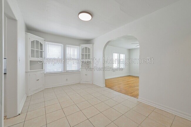Building Photo - 4012 E Reno Ave