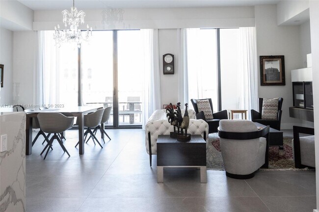 Foto del edificio - 275 Giralda Ave