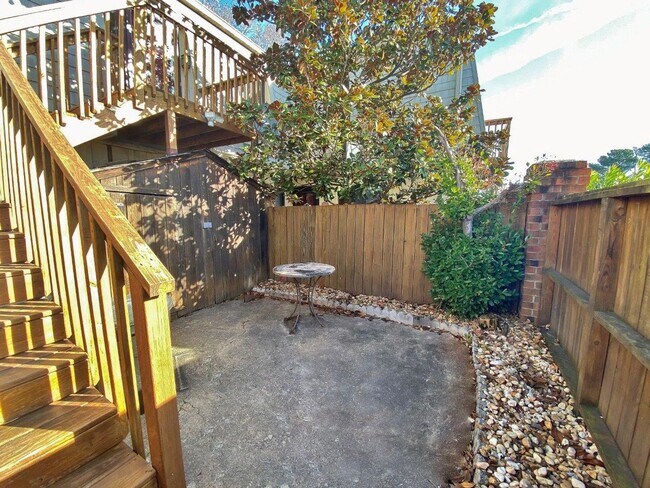 Foto del edificio - Spacious Condo One Mile to the Beach! One Living Level - Pet Friendly - Private Patio - Ready 05-...