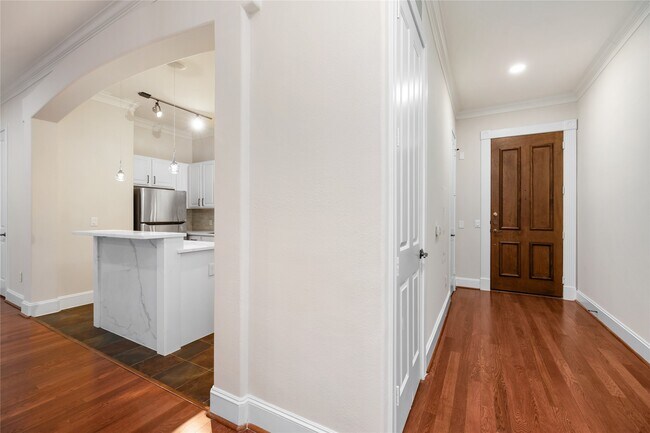 Foto del edificio - 7134 Mapleridge St