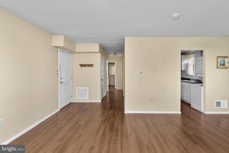 Building Photo - 14 Florence Tollgate