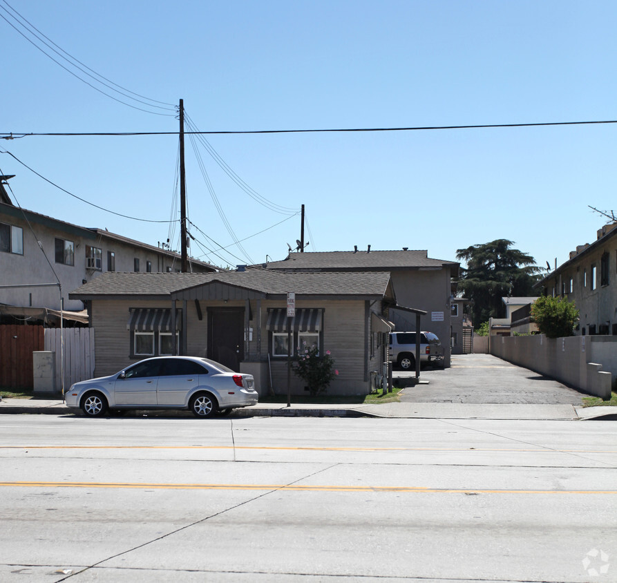 Primary Photo - 3630 N Baldwin Ave