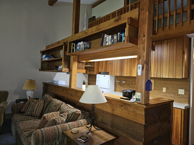 Building Photo - 3865 S Lake Creek Dr