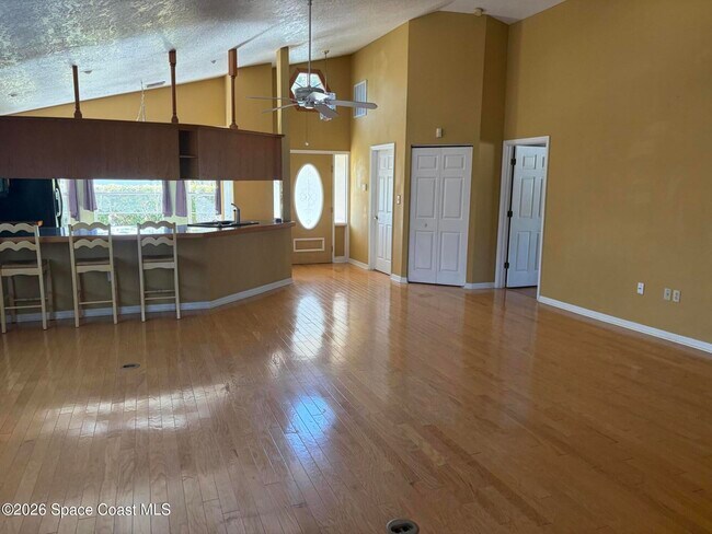 Foto del edificio - 340 Quail Dr