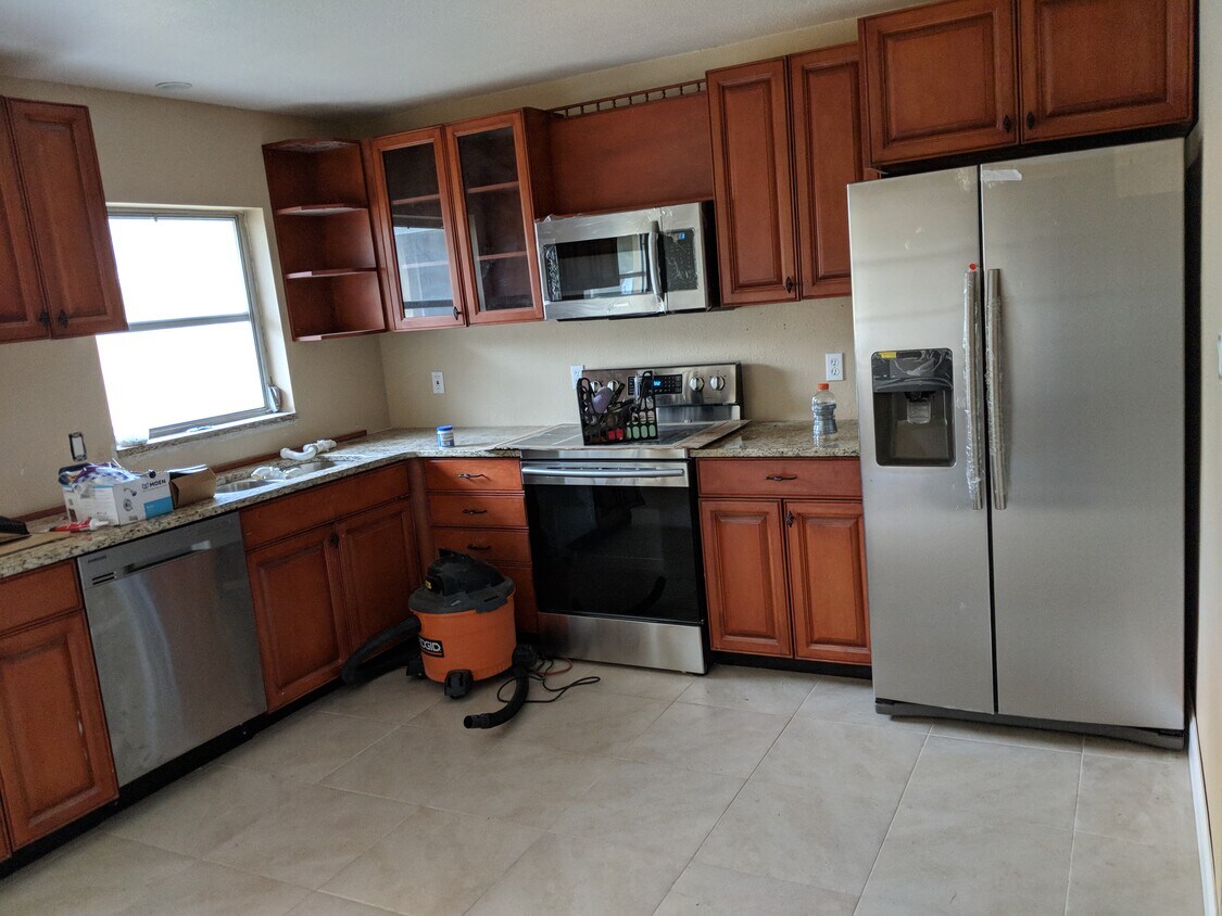 Kitchen granite counters stainless appliances - 64 Becker Dr