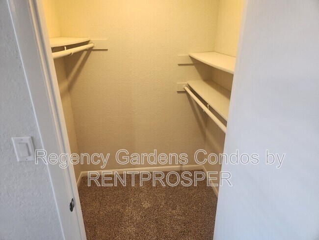 Building Photo - 5501 Rosebriar Way