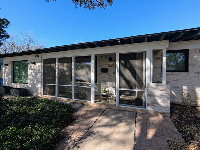 Foto del edificio - 1510 Glencrest Dr