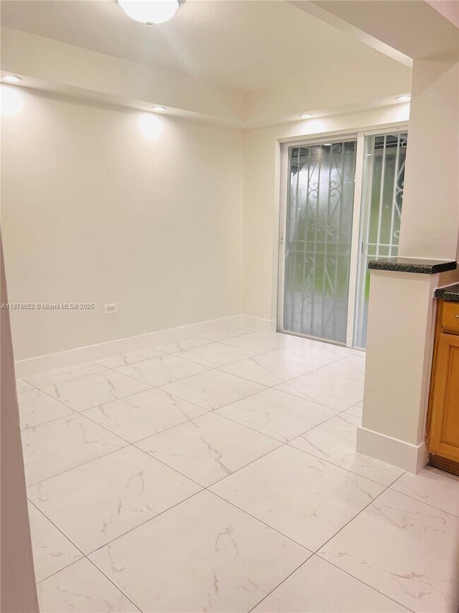 Foto del edificio - 425 Opa-Locka Blvd