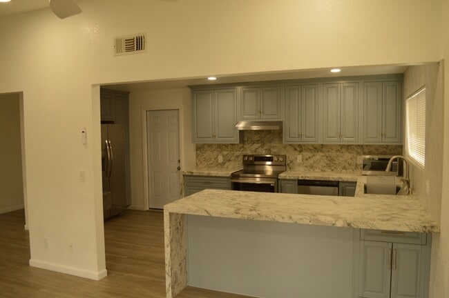 Foto del edificio - 1074 Plumwood Ct