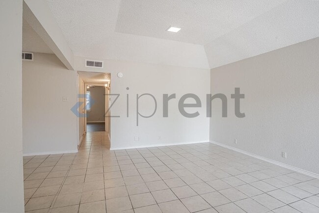 Building Photo - Unit 2832
