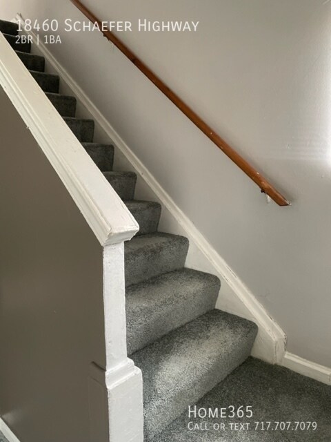 Building Photo - 2 bedroom 1 bathroom townhouse style duplex
