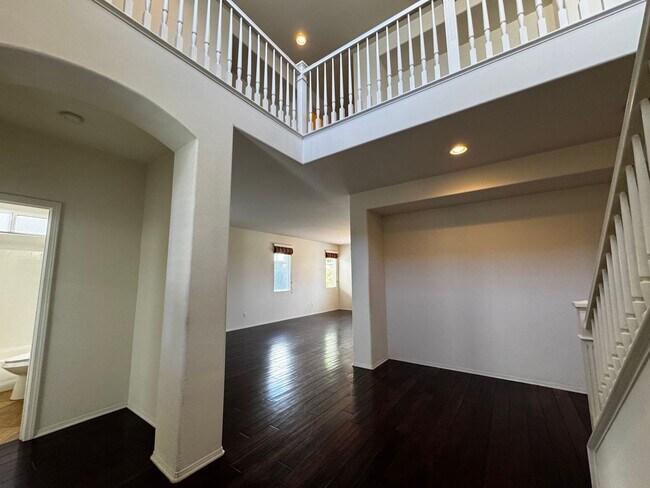 Foto del edificio - Spacious Temecula House with Bedroom and Bathroom on first floor!