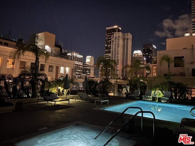 Foto del edificio - 315 W 5th St