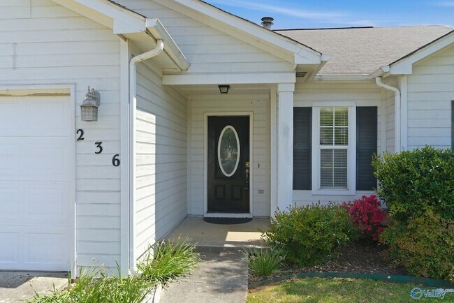 Foto del edificio - 236 River Oaks Dr