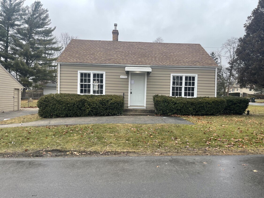 Foto principal - 35756 N Watson Ave