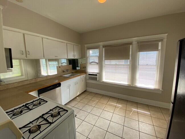 Building Photo - 514 Branard St