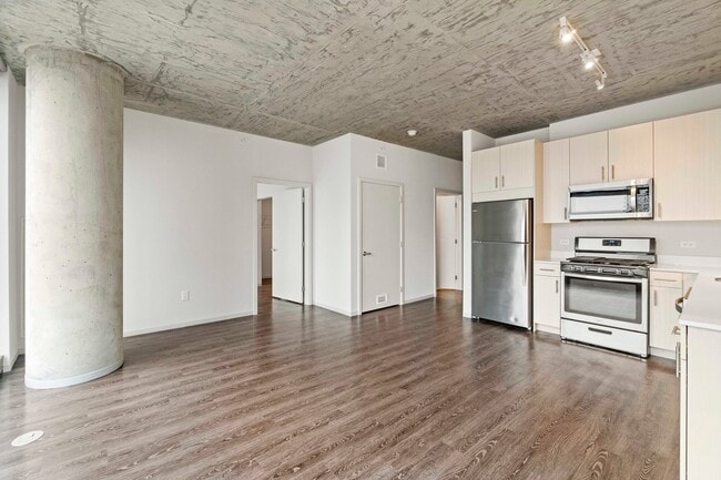 Building Photo - 712 S Clark St