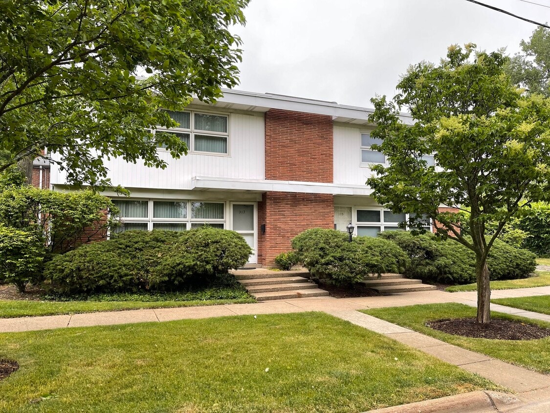 Primary Photo - 317 Woodlawn Ave