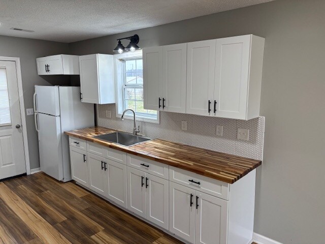 Foto del edificio - 2158 Highland Lick Rd