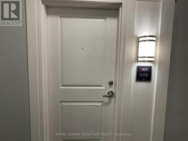 Building Photo - 650 Sauve St