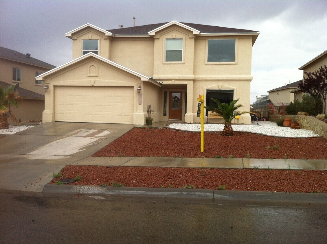 Primary Photo - East El Paso 5Bed/3Bath Refrig A/C!