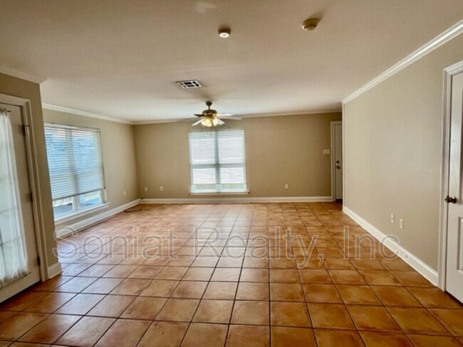 Foto del edificio - 6275 Milne Blvd