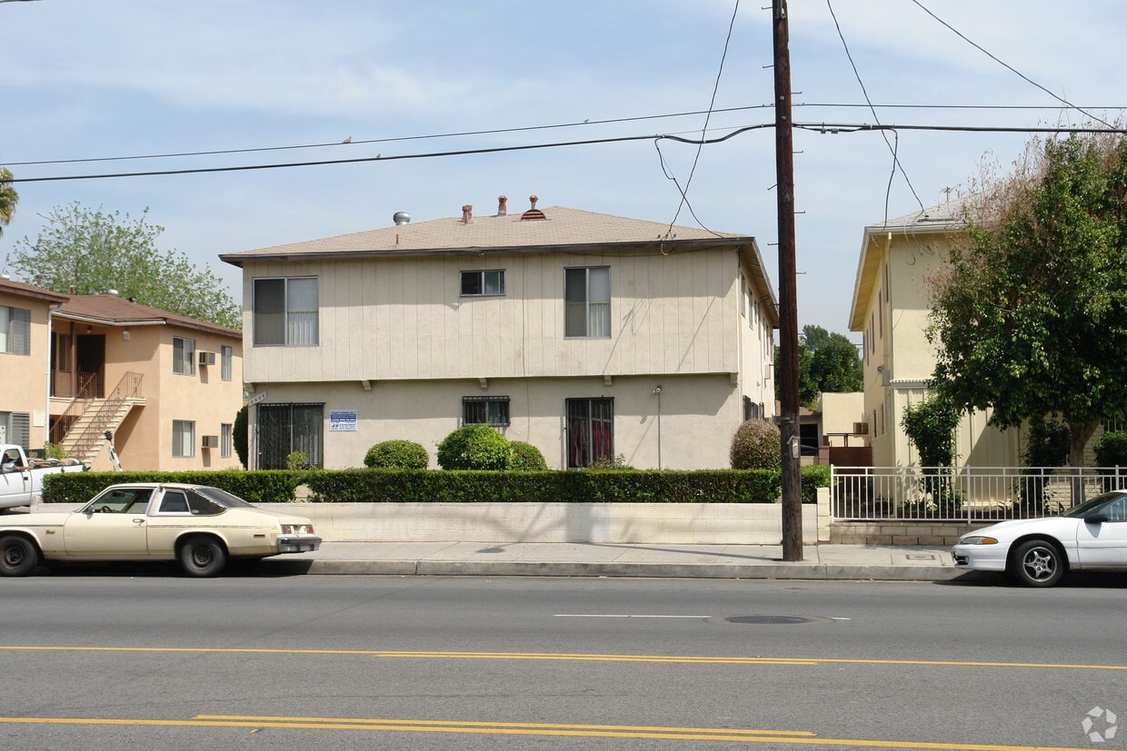Building Photo - 6634 Woodman Ave