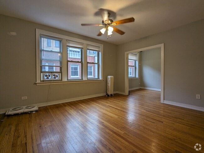 Building Photo - 546 W Surf St