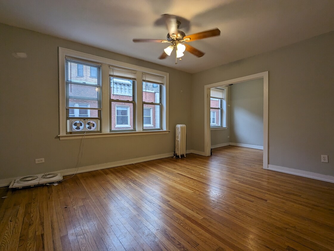 Primary Photo - 546 W Surf St