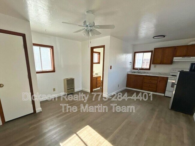 Building Photo - 1058 1/2 G Street