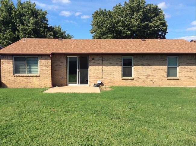 Building Photo - Welcome home to 7536 N.W. 114th OKC
