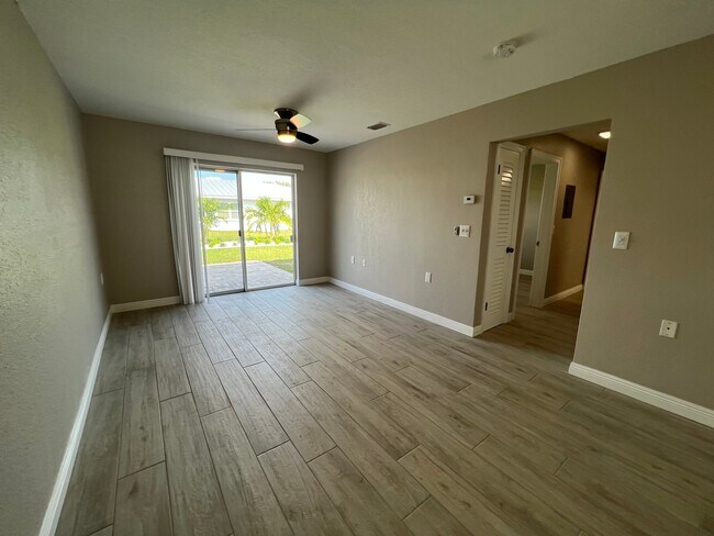 Building Photo - 1 Bed/1 Bath - Unit 7