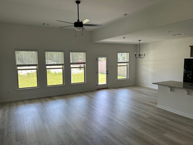 Foto del edificio - 41352 Rosewood Ln