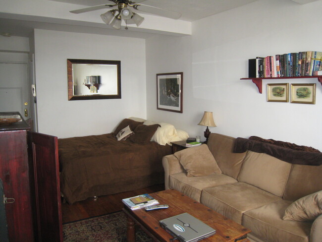 View towards entrance - 5 Tudor City Pl