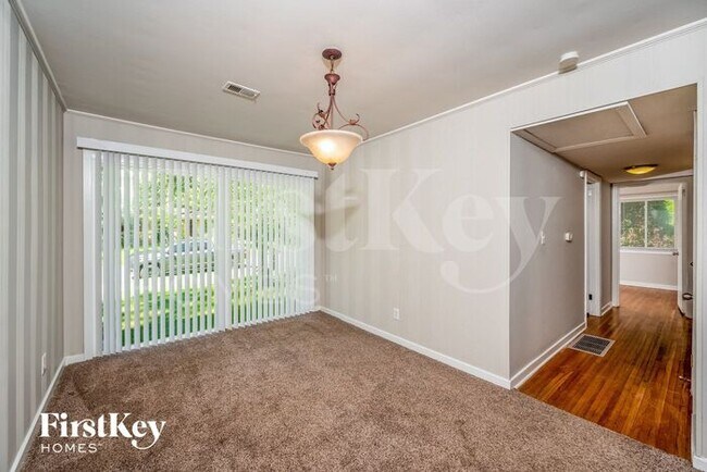 Building Photo - 129 Briar Grove Dr