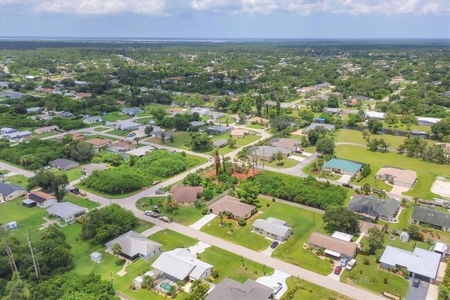 Building Photo - 948 Andrews Ave NW