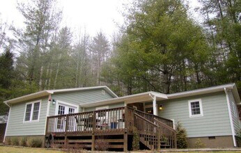 Building Photo - 338 Walnut Ln