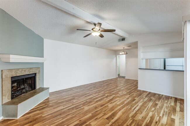 Foto del edificio - 6916 Scenic Brook Dr