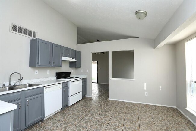 Foto del edificio - 24306 Kennedy Ranch Dr