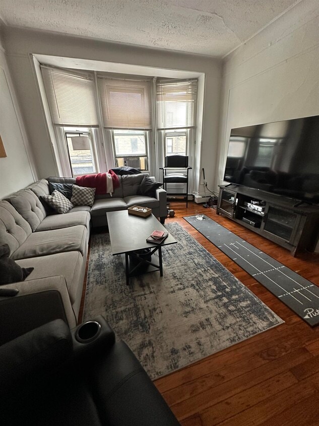 Primary Photo - 217 10th St
