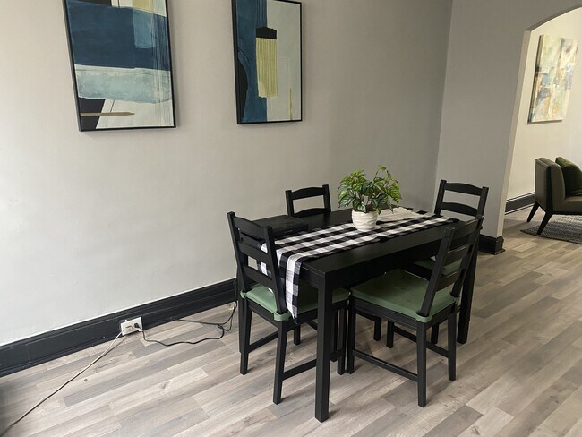 Foto del edificio - 906 N Rosedale St
