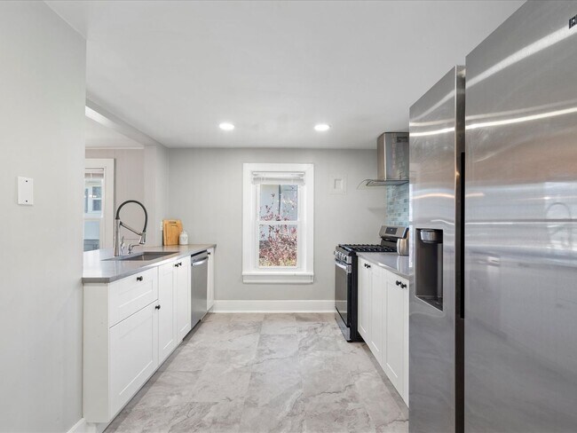 Building Photo - Charming Updated Bungalow near Downtown De...