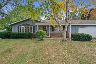 Building Photo - 2311 W Oakwood Rd