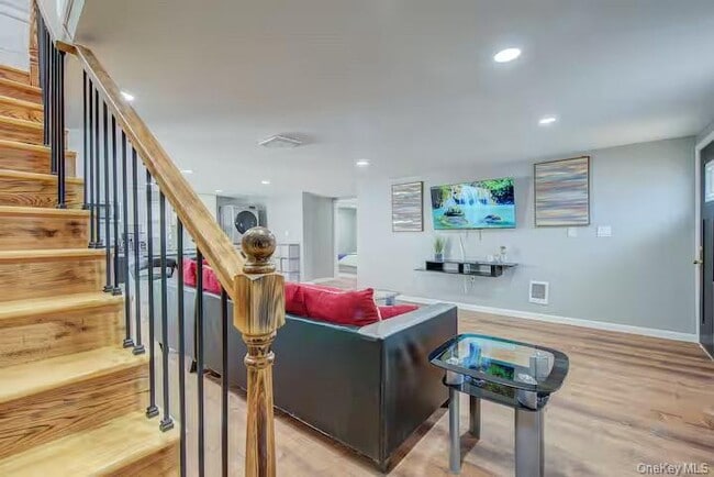 Building Photo - 8 Carl Pl