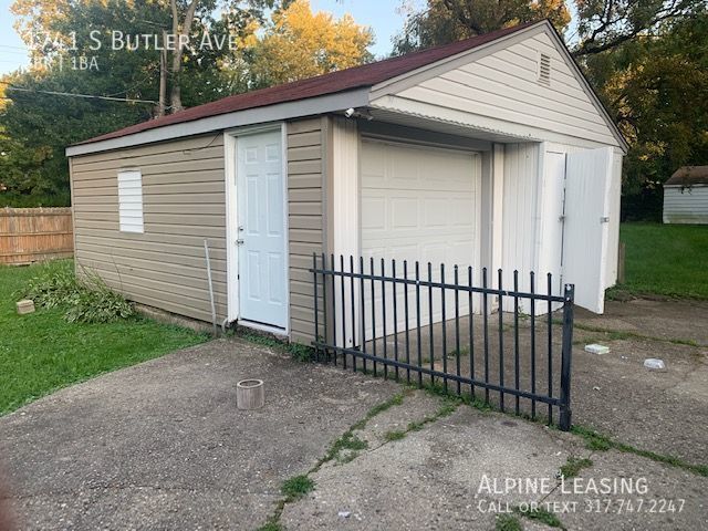 Building Photo - South/East/3BR/Yard/Garage/Workshop!