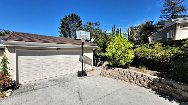 Building Photo - 3 br, 2.5 bath House - 1774 Mirassou Place