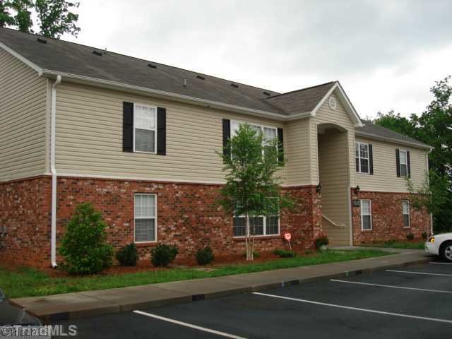 Foto del edificio - 1920 Crest Hollow Dr