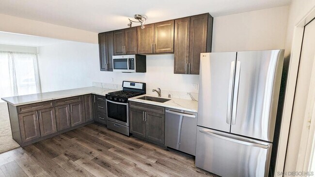 Foto del edificio - 4905 Iroquois Ave