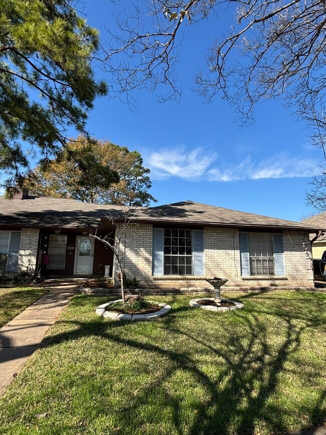 Building Photo - 3347 Silverside Dr
